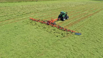 GF 17003T at work with a Deutz Fahr tractor